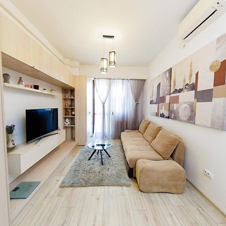 Studios & Apartments Palas By Glam Apartments Jászvásár Kültér fotó