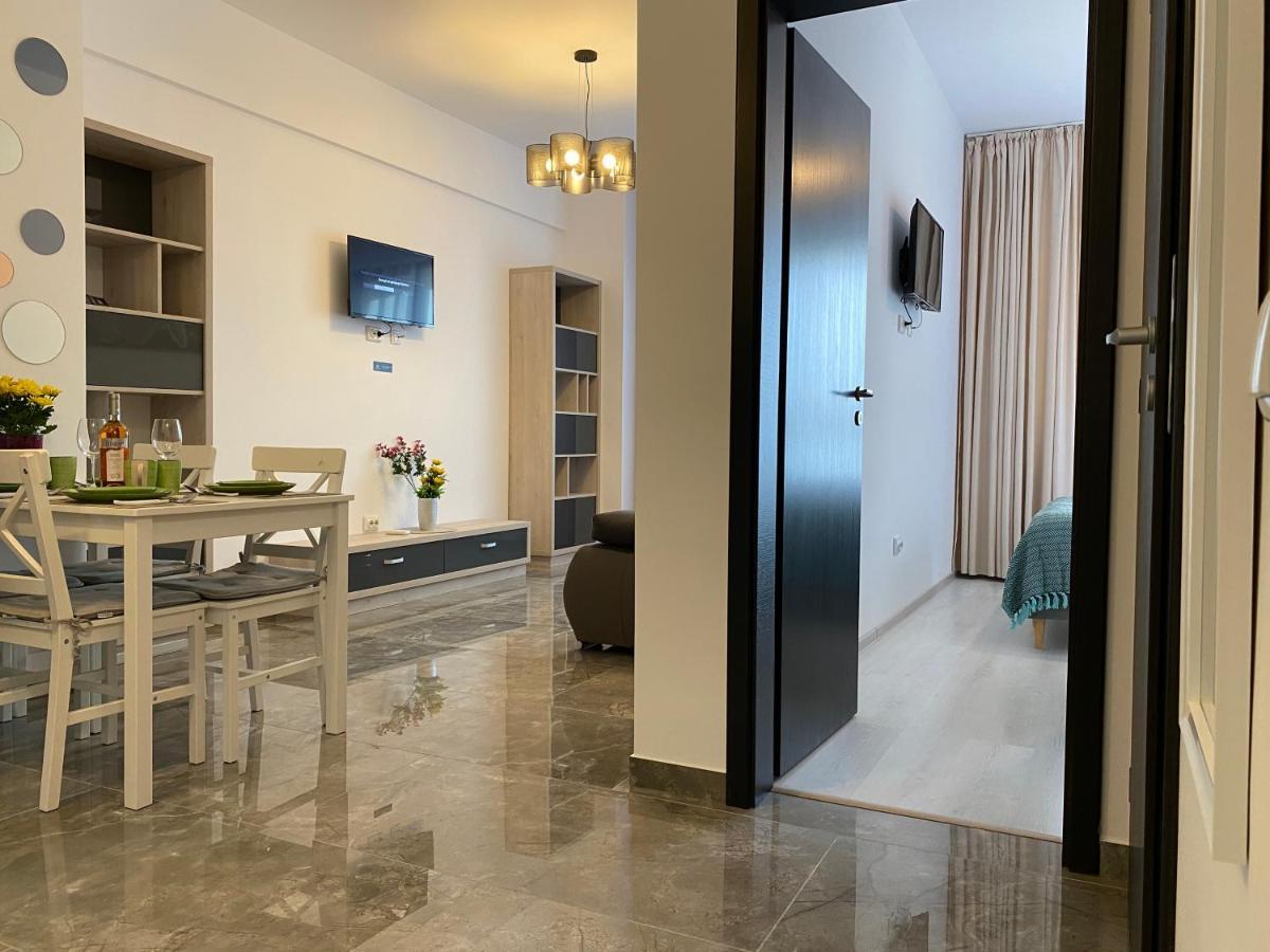 Studios & Apartments Palas By Glam Apartments Jászvásár Kültér fotó