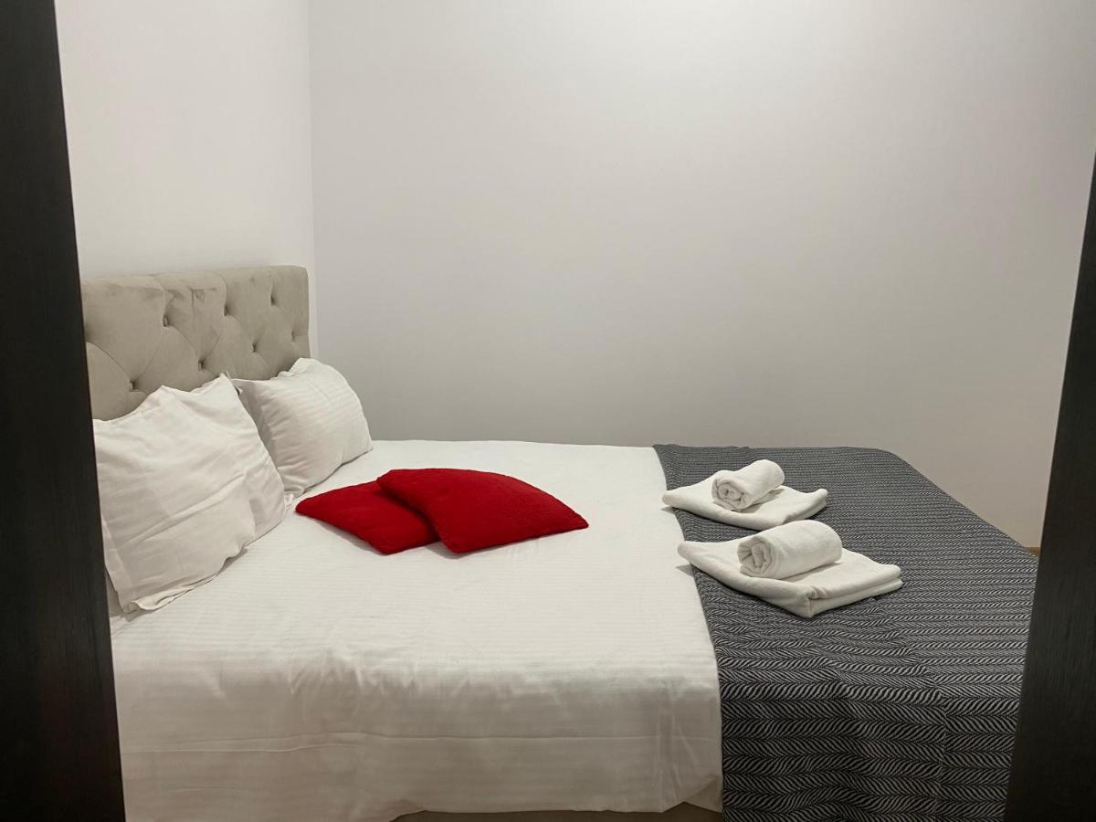 Studios & Apartments Palas By Glam Apartments Jászvásár Kültér fotó