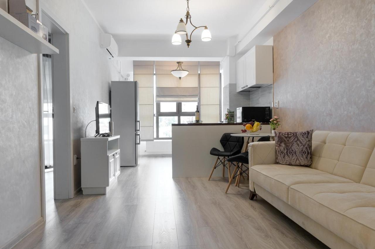 Studios & Apartments Palas By Glam Apartments Jászvásár Kültér fotó
