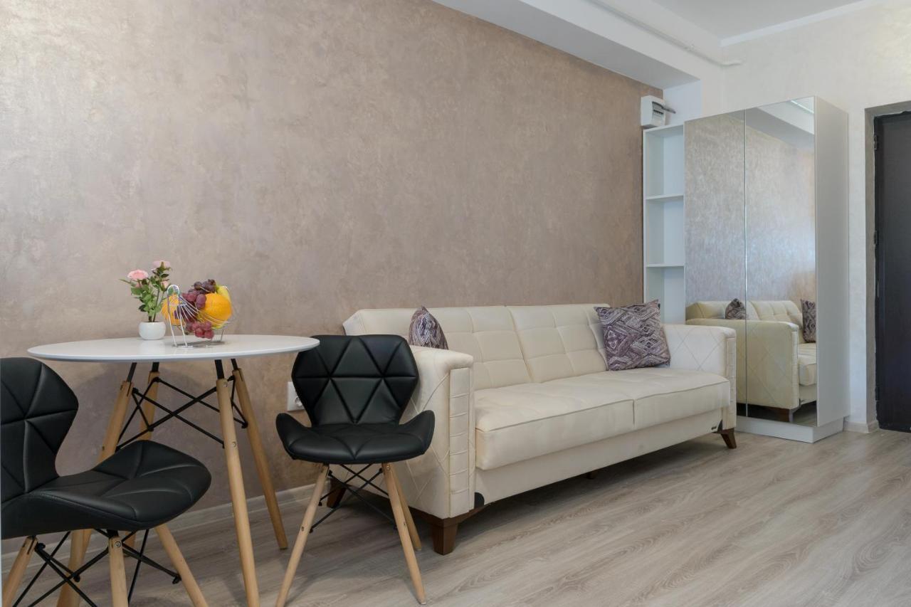 Studios & Apartments Palas By Glam Apartments Jászvásár Kültér fotó