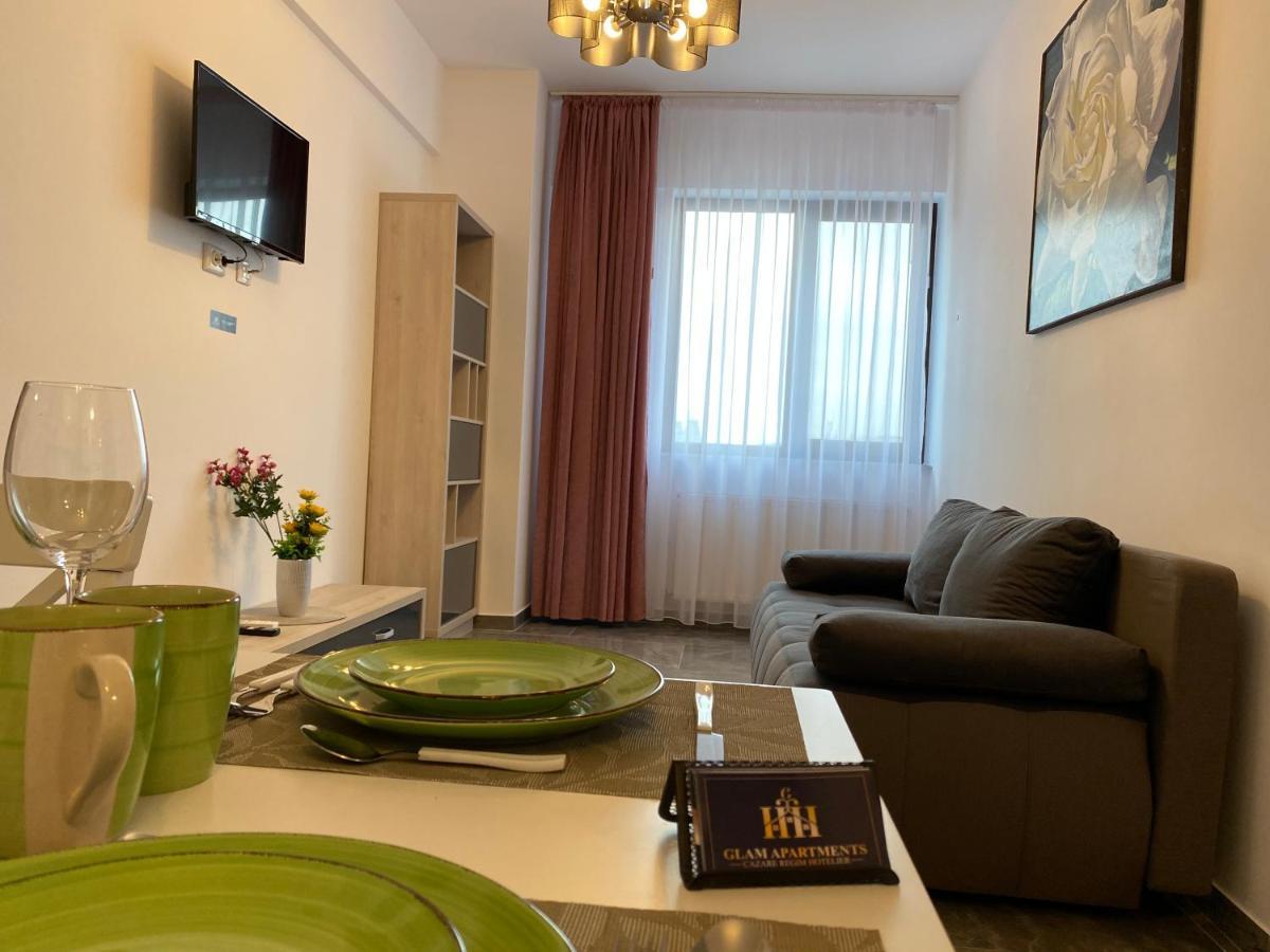 Studios & Apartments Palas By Glam Apartments Jászvásár Kültér fotó