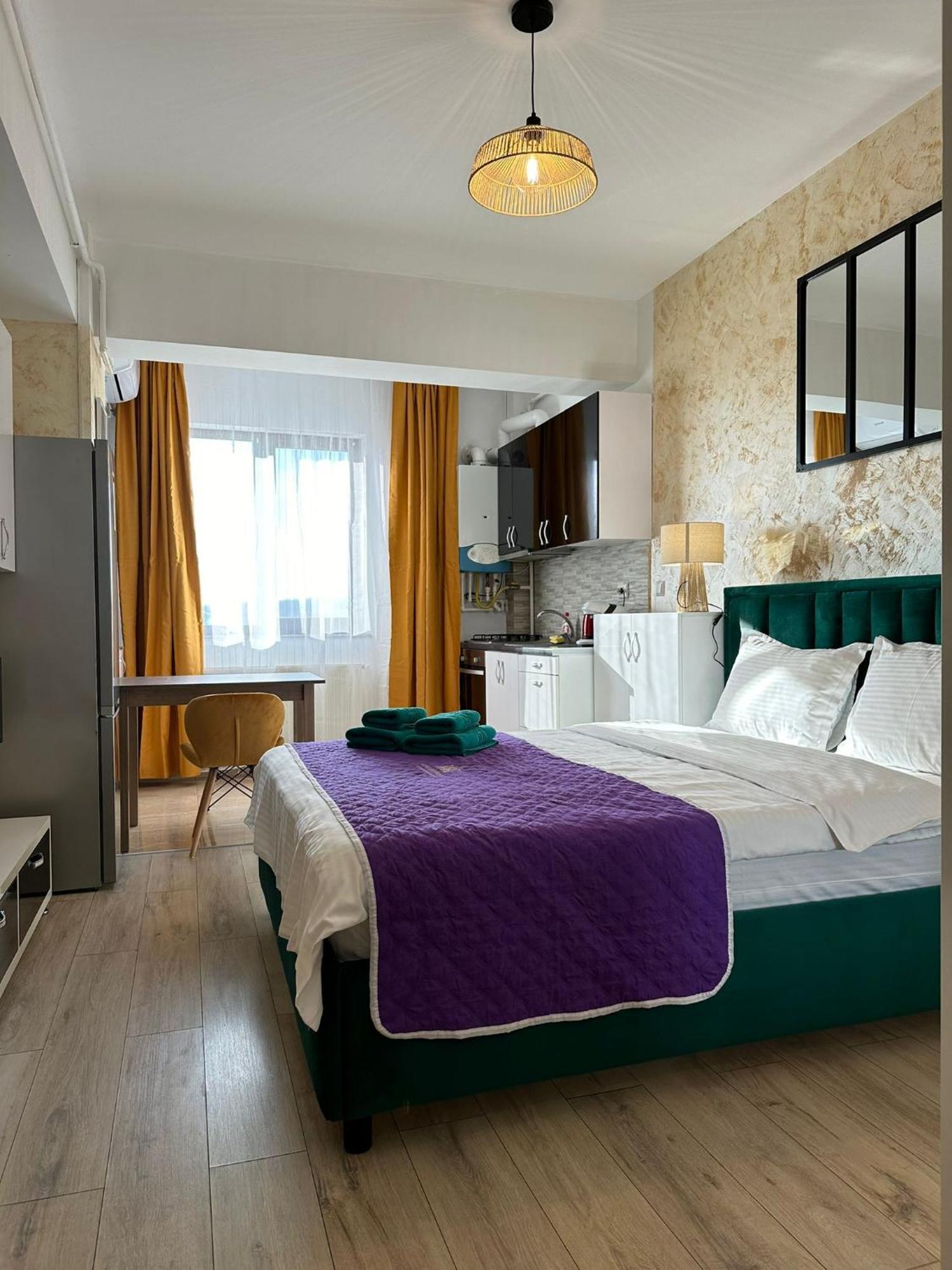 Studios & Apartments Palas By Glam Apartments Jászvásár Kültér fotó