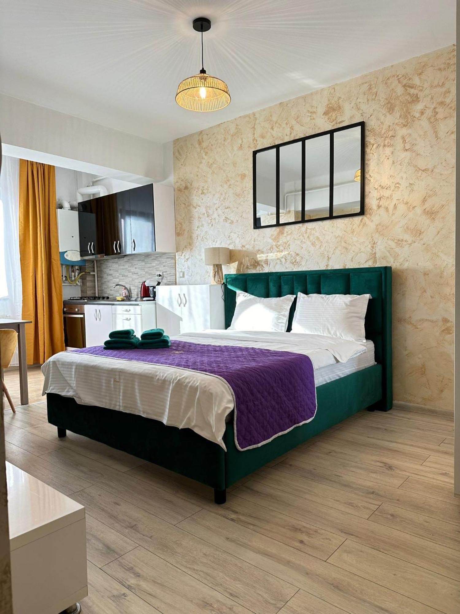 Studios & Apartments Palas By Glam Apartments Jászvásár Kültér fotó