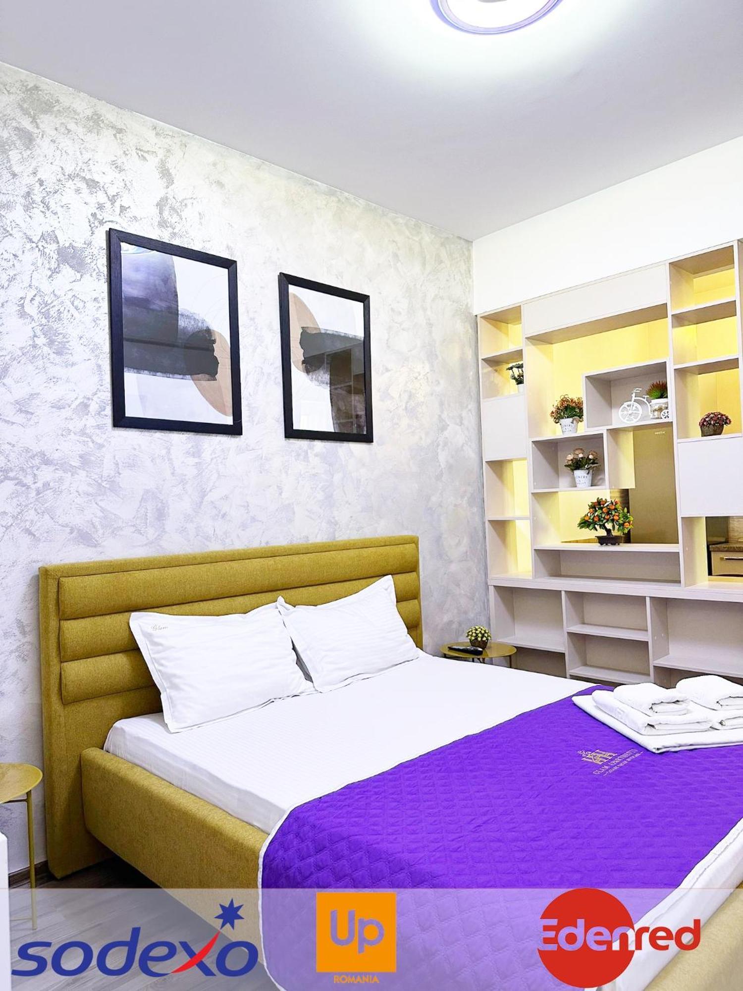 Studios & Apartments Palas By Glam Apartments Jászvásár Kültér fotó