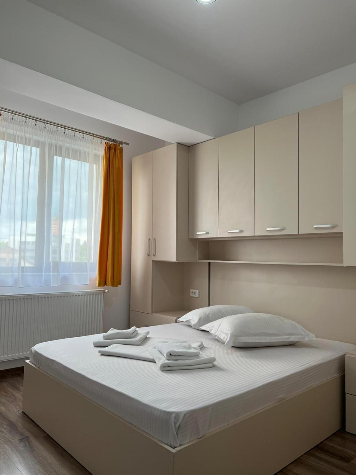 Studios & Apartments Palas By Glam Apartments Jászvásár Kültér fotó