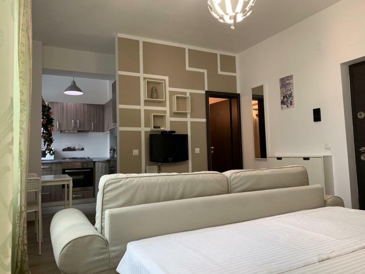 Studios & Apartments Palas By Glam Apartments Jászvásár Kültér fotó