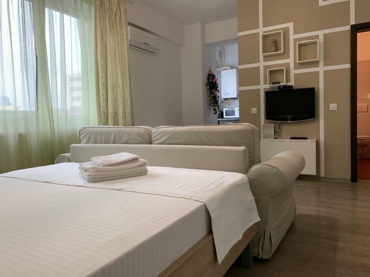 Studios & Apartments Palas By Glam Apartments Jászvásár Kültér fotó